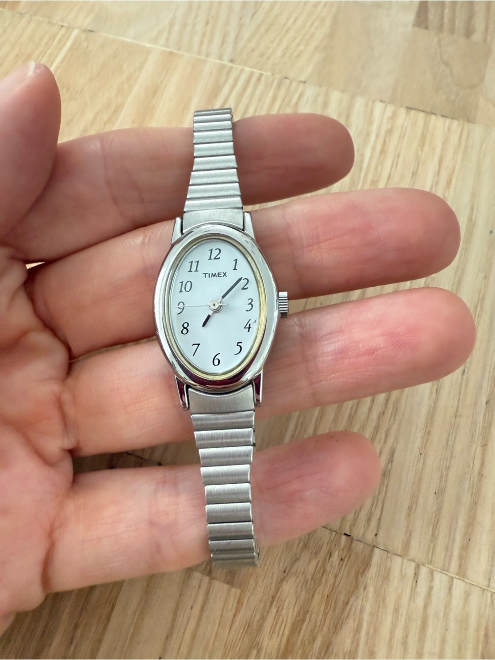 Timex ladies oval silver tone expansion bracelet watch NEW BATTERY